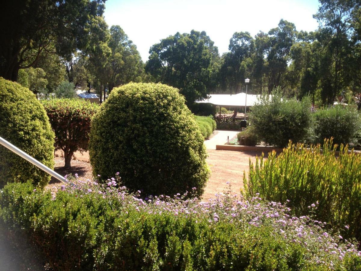 Travellers Rest Motel Mundaring Экстерьер фото